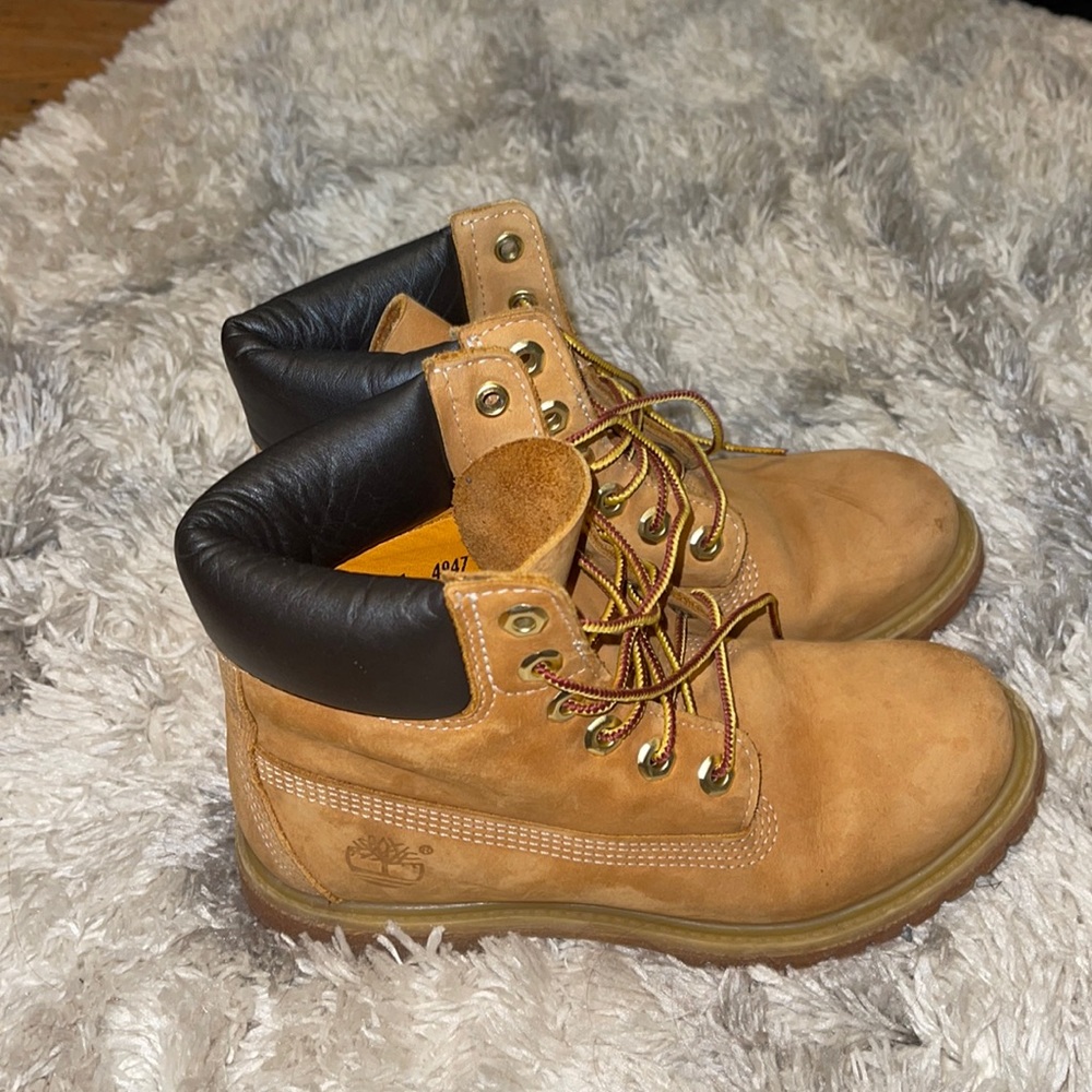 gently used Timberlands! Size 6